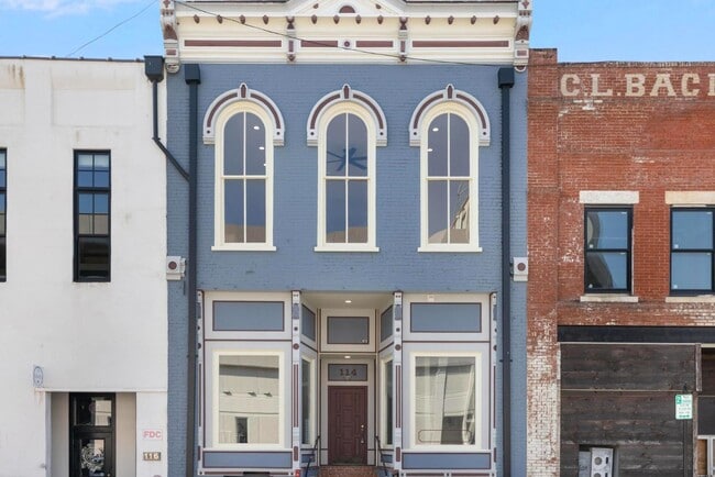 Building Photo - 219 E Main St