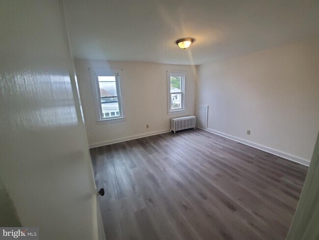 Building Photo - 517 E Elm St