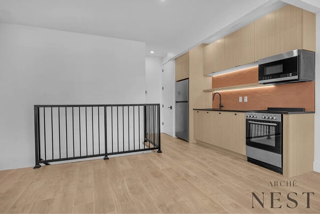 Building Photo - 1696 Pacific St