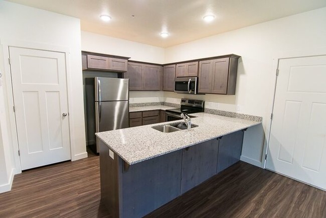 Building Photo - Beautiful One Bedroom Condo, First Month Free