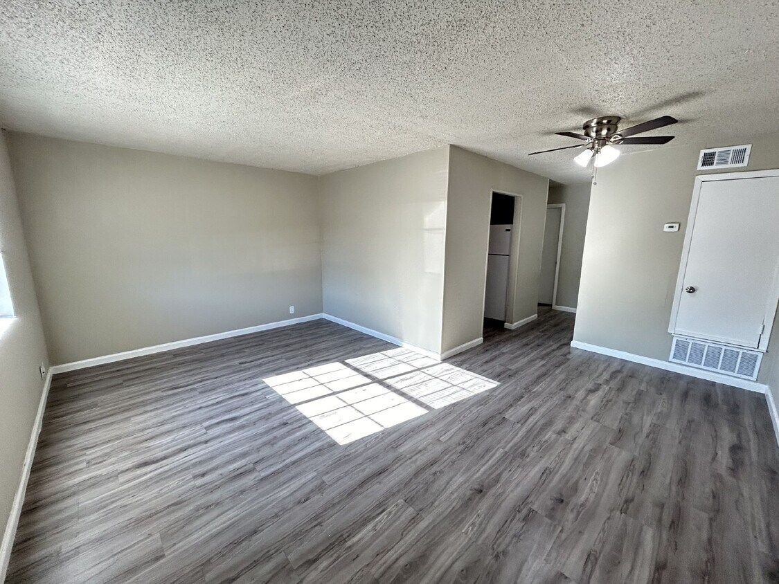 Foto principal - Fourplex one bedroom unit is ready to move...
