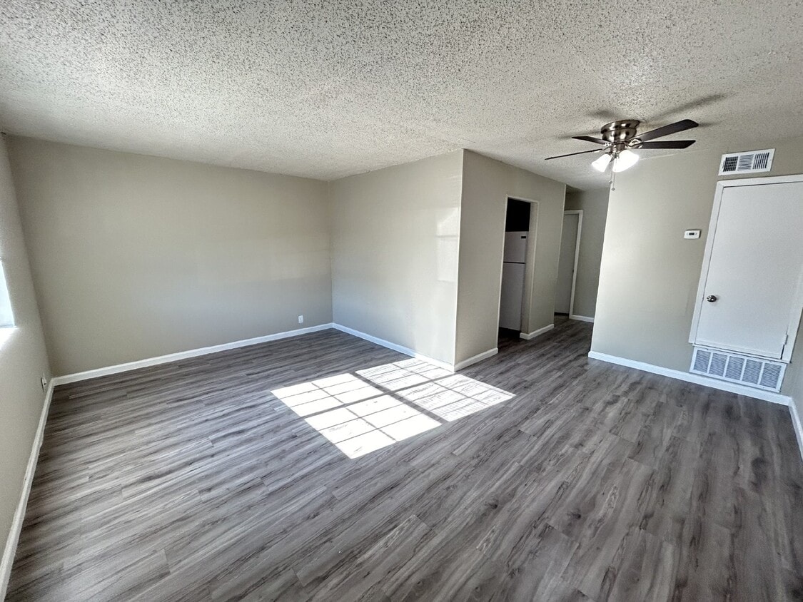 Primary Photo - Fourplex one bedroom unit is ready to move...