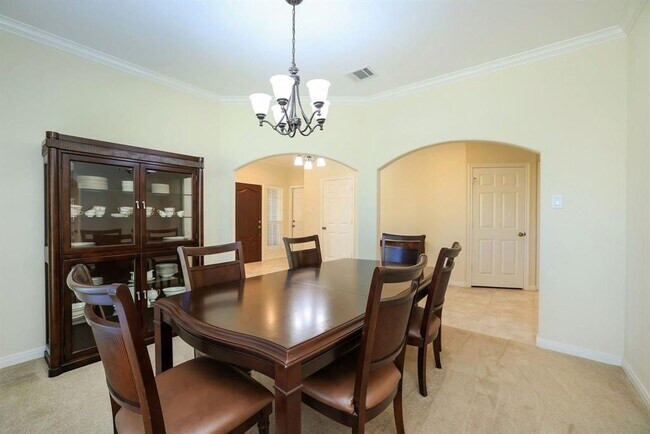 Foto del edificio - 2215 Penick Rd