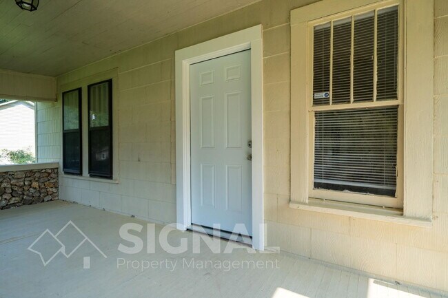 Foto del edificio - 104 21st Ave NW