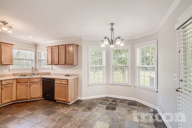 Building Photo - 207 Towbridge Dr