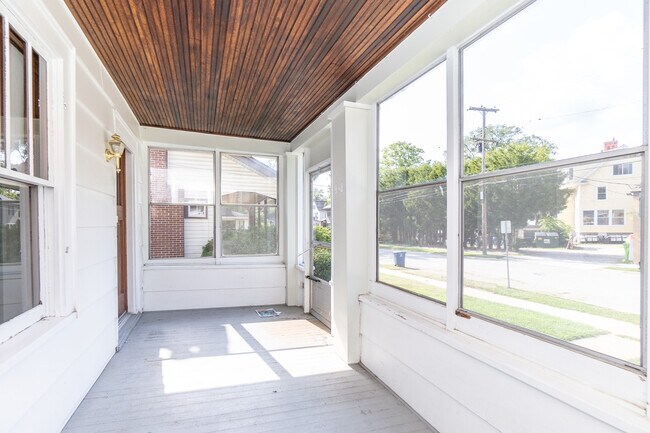 Foto del edificio - 1014 Woodlawn Ave