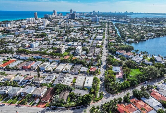 Foto del edificio - 8430 Crespi Blvd