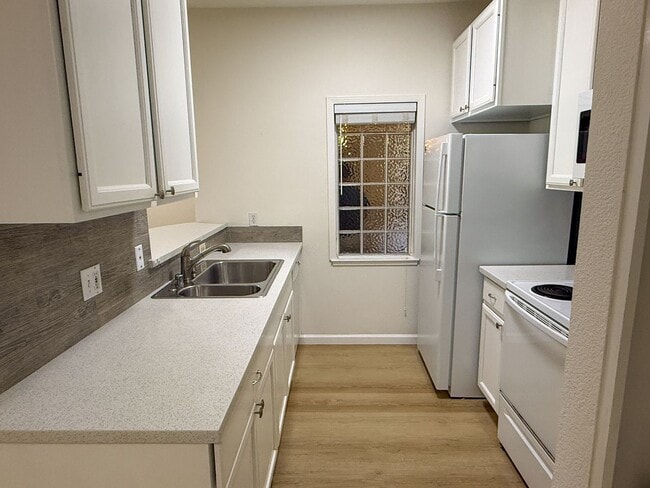 Building Photo - 2255 Showers Dr