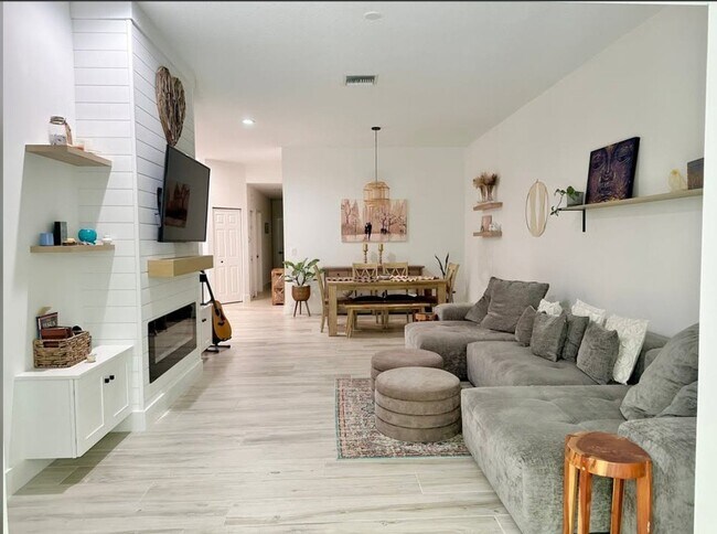 Building Photo - 1813 Wood Fern Dr