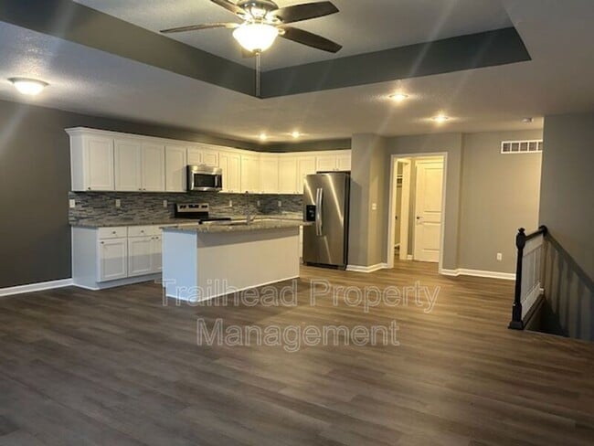 Building Photo - 605A S Hillcrest St