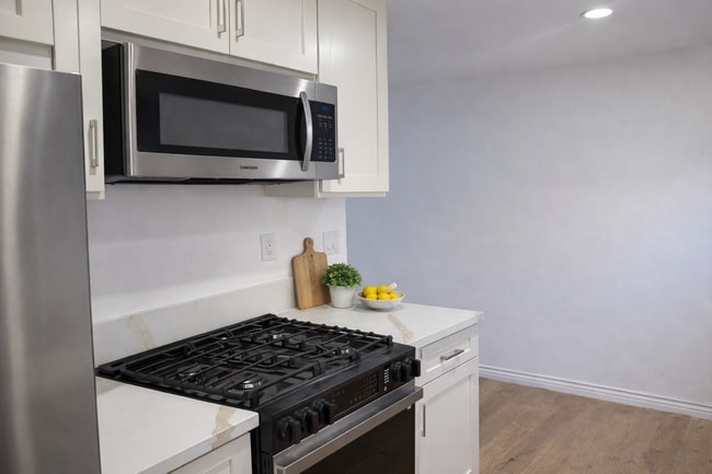 Kitchen - 820 Geneva Ave