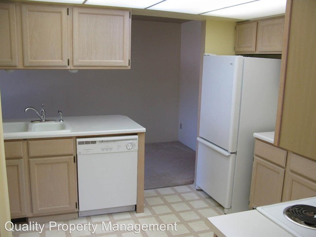 Building Photo - 3 br, 2 bath House - 401 Eastwood Dr.