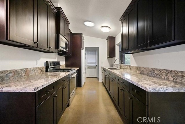 Building Photo - 364 Ravenscroft Dr