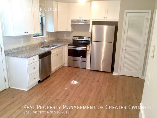 Building Photo - Affordable End Unit Townhome
