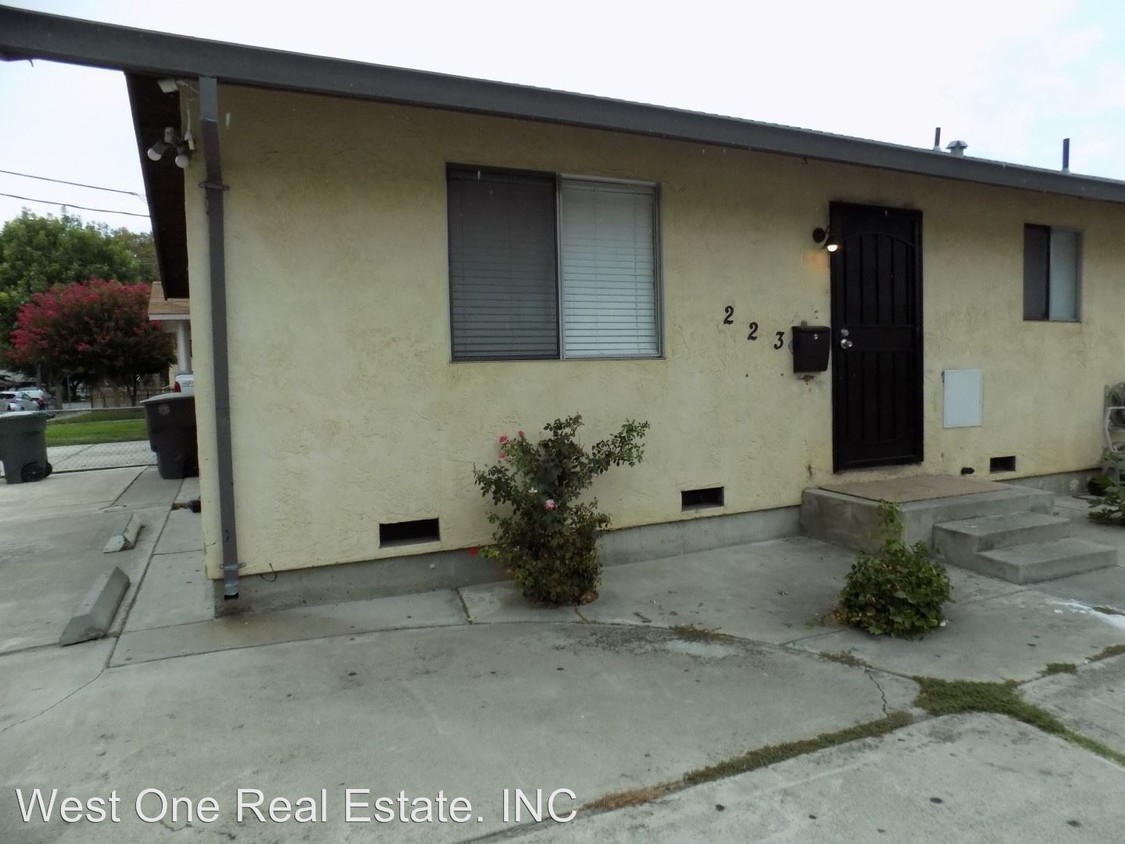 Foto principal - 223-225 W 12th St