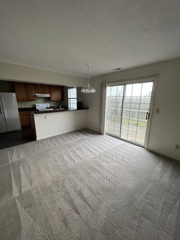 Foto del edificio - 735 Ridge Cir