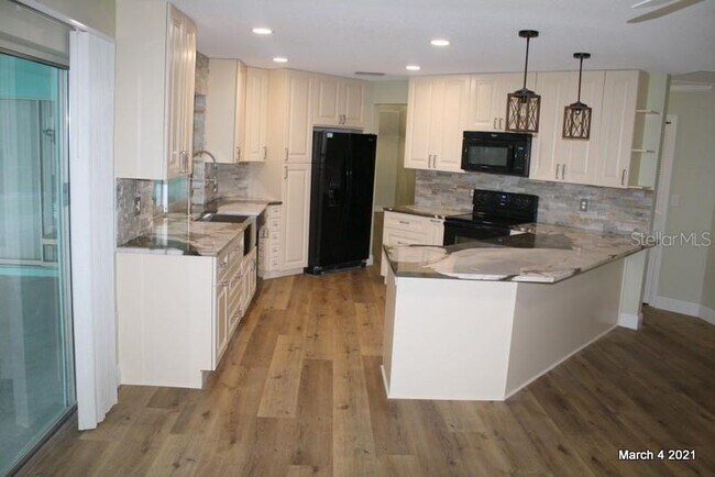 Building Photo - 1404 Silver Oak Dr