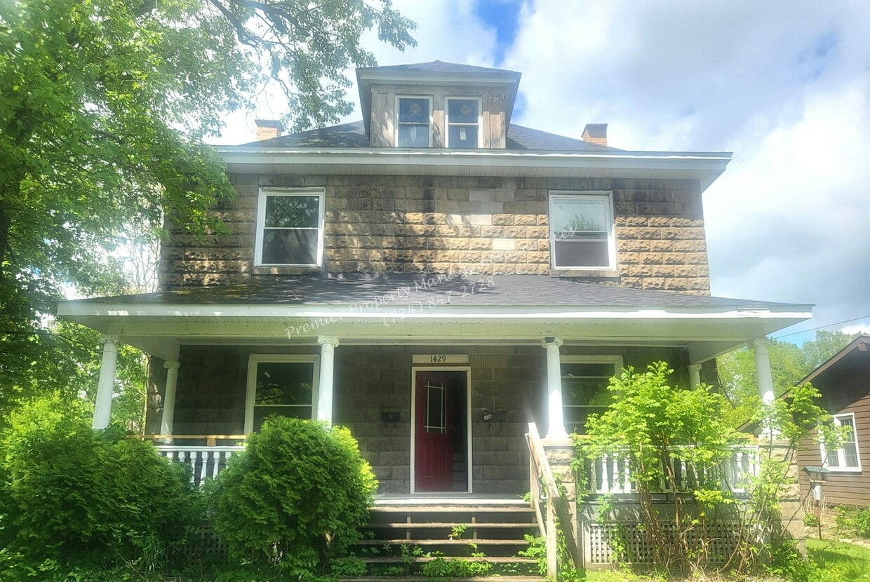 Primary Photo - 1429 Hall Ave