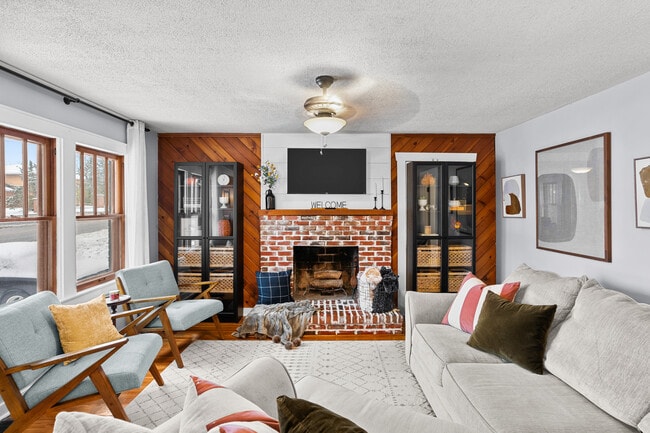 Foto del edificio - 1120 W Broadway