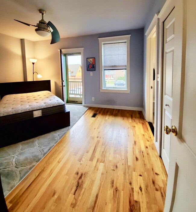 Private bedroom with bathroom and balcony - 455 E Ferry St