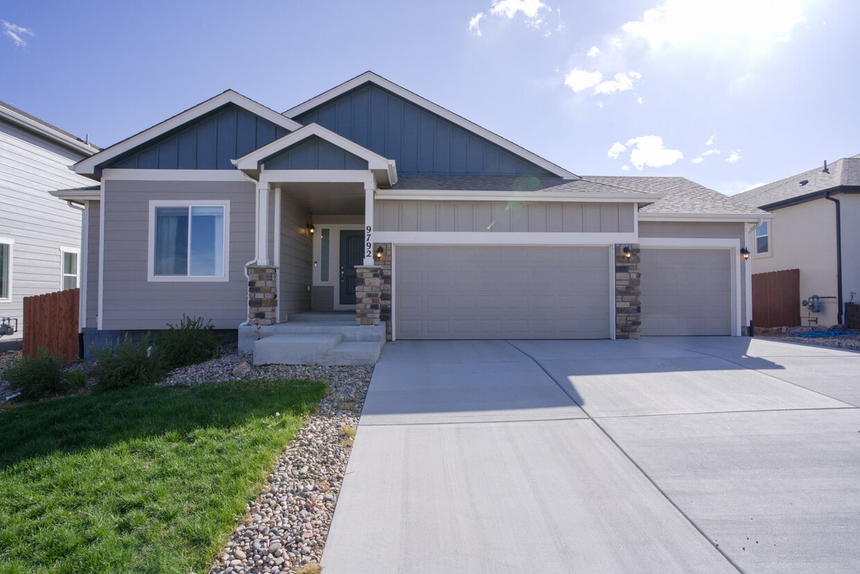 Primary Photo - 9792 Fairway Glen Dr