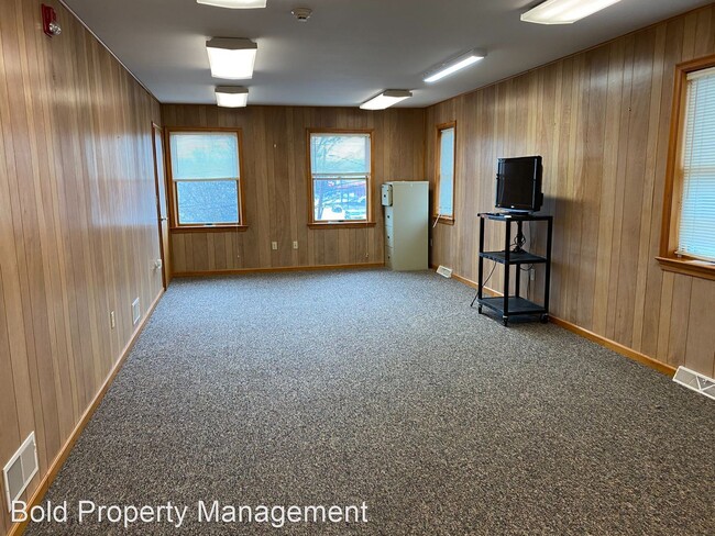 Building Photo - 3 br, 3 bath House - 6606 Bernville Rd.