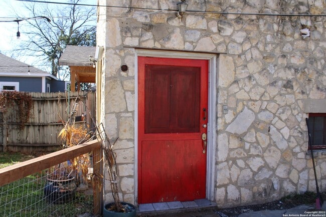 Building Photo - 1541 W Mulberry Ave