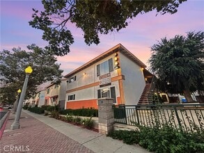 Building Photo - 1109 S Minnie St