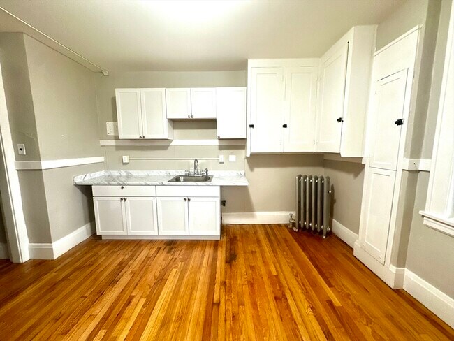 Foto del edificio - 589 Pleasant St