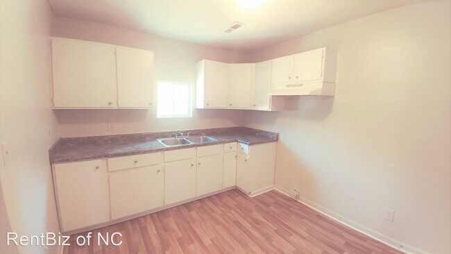 Building Photo - 1047 Mountain Crest Dr