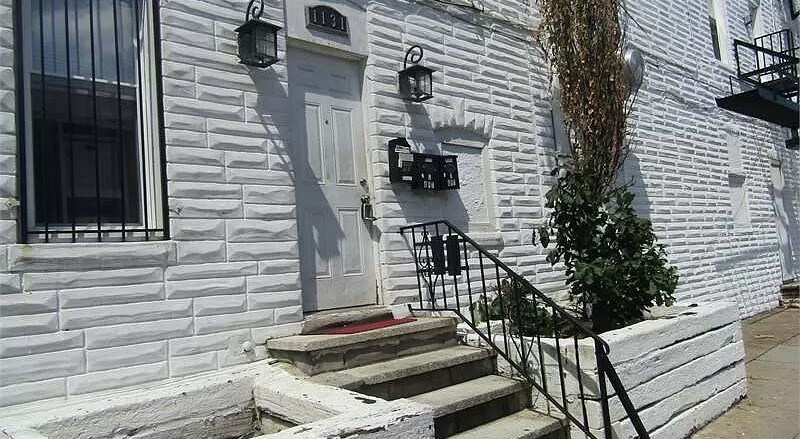 Building Photo - 1131 W Cross St