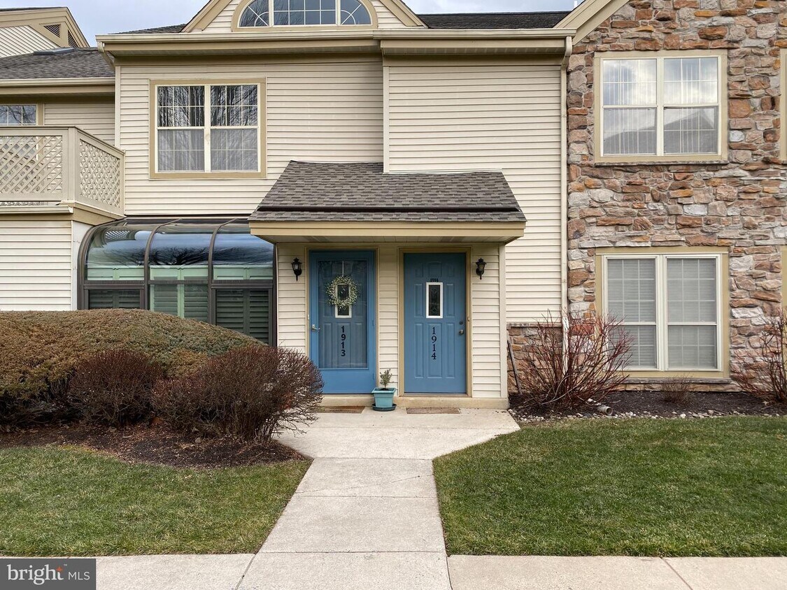 1914 Foxmeadow Cir, Royersford, PA 19468 Room for Rent in Royersford