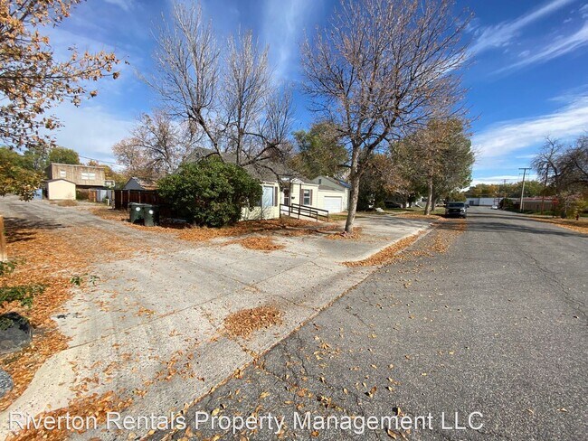 Building Photo - 2 br, 1 bath House - 218 E Lincoln Ave