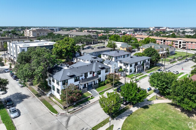 Context - Leuda-May Apartments