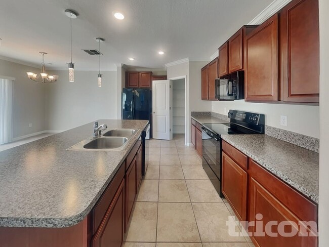 Foto del edificio - 14812 Crescent Rock Dr