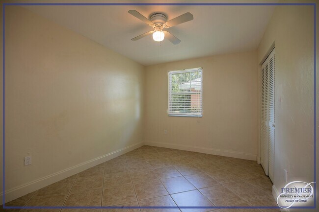 Building Photo - ***BIKE TO THE BEACH***NAPLES PARK**2BED/1...