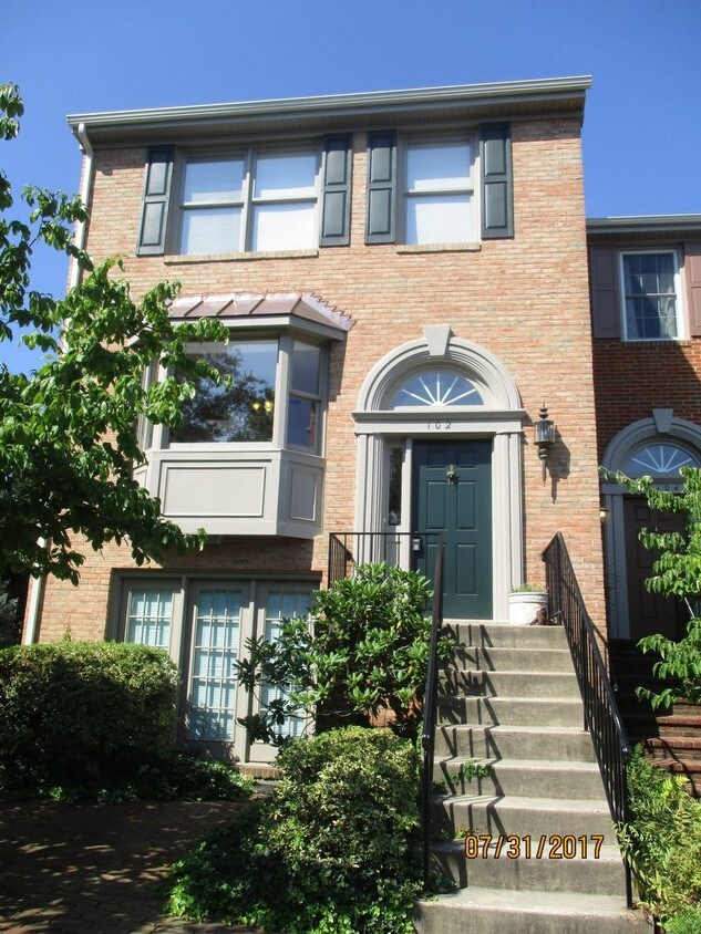 Primary Photo - 102 N Jay St