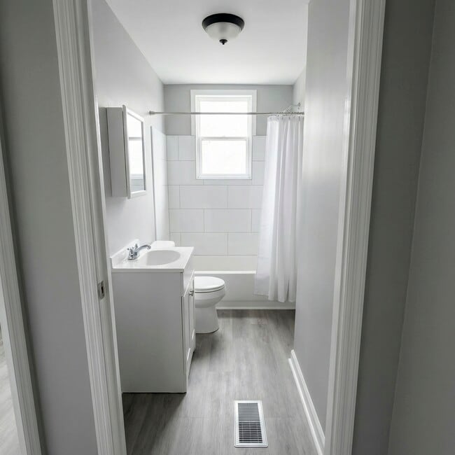 Building Photo - 841 Lasalle St