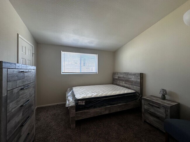 Foto del edificio - 27548 Camp Plenty Rd