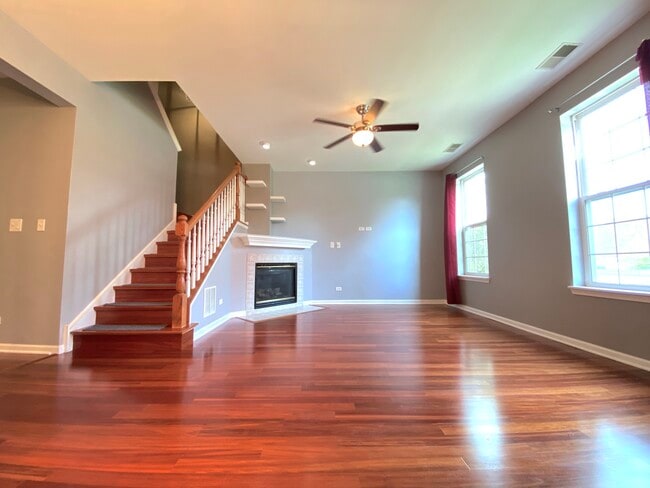 Building Photo - 2279 Barrington Dr E