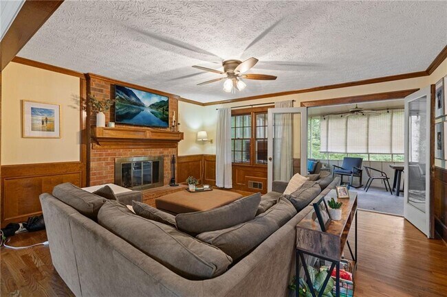 Building Photo - 766 Chesterfield Dr