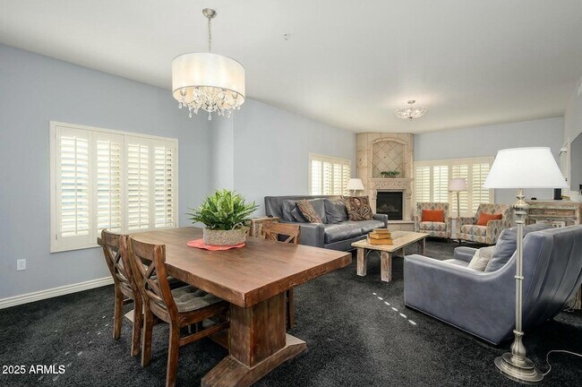 Foto del edificio - 5450 E Deer Valley Dr
