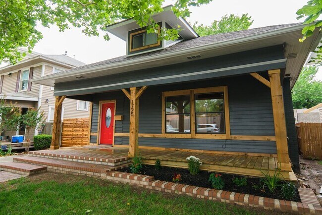 Building Photo - Beautiful home in one of OKC hot and up-an...