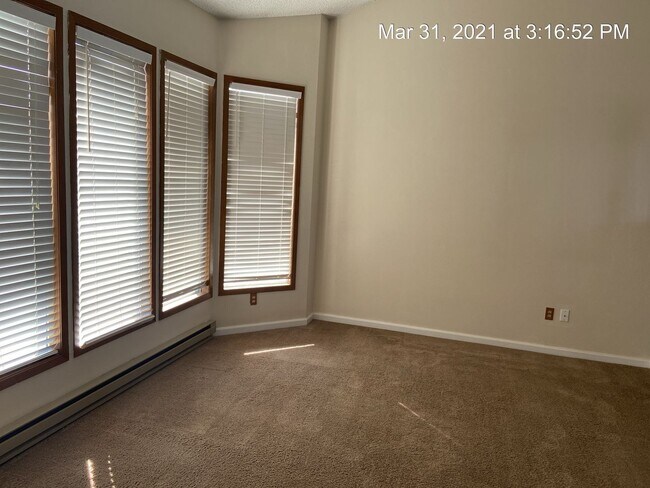 Foto del edificio - 3503 E Clover Park Ave