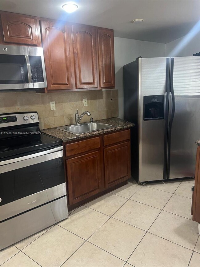 Building Photo - 1663 NE Miami Gardens Dr