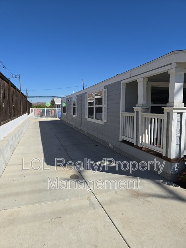 Building Photo - 407 W Sumner Ave