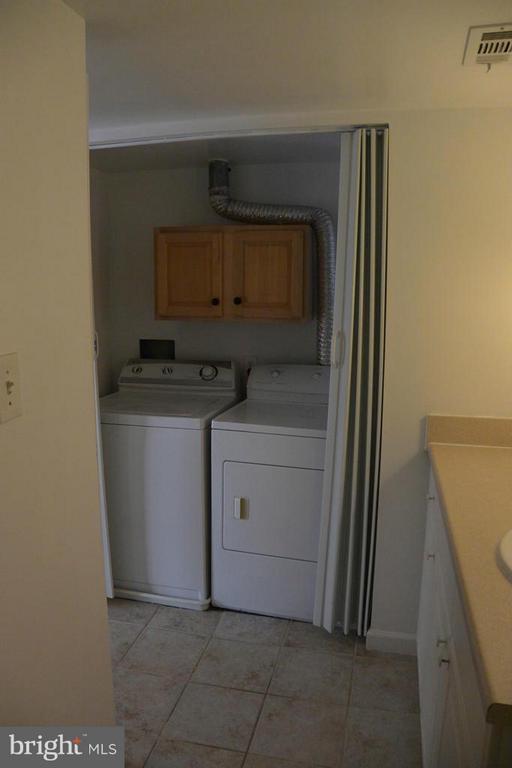 5804 Royal Ridge Dr Unit D, West Springfield, VA 22152 Room for Rent