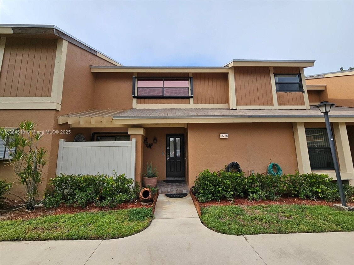 Primary Photo - 2225 NW 45th Ave