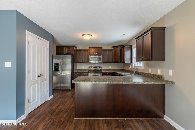 Foto del edificio - 215 Marsh Haven Dr