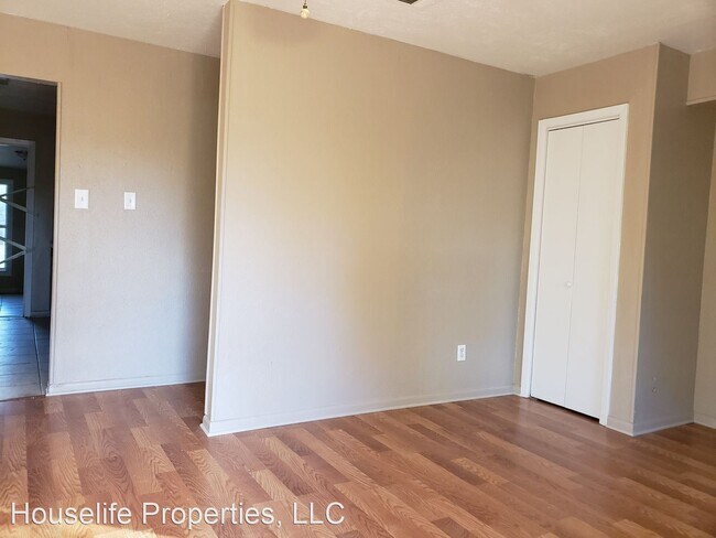 Building Photo - 3 br, 1 bath House - 300 W 83rd St